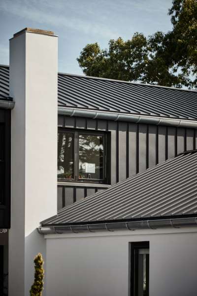 A very fine roof and façade solution on Funen, Strandvej 54B, Ballen, 5762 Vester Skerninge